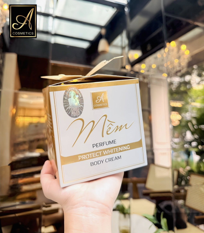 Chất kem mềm, dễ tán, không gây bí da