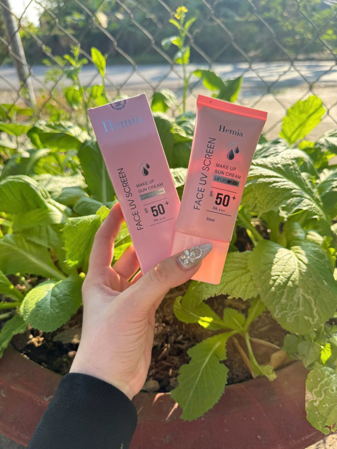 Kem Dưỡng Chống Nắng Hemia 50ml SPF50+ PA++++ – Nâng Tone, Cấp Ẩm, Bảo Vệ Da Hiệu Quả