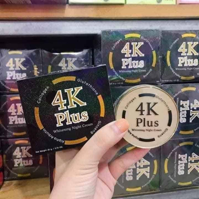 Kem 4K Plus đen Whitening Night Cream Thái Lan 20g hỗ trợ dưỡng ẩm, chăm sóc da xỉn màu và giúp da trông mềm mịn, tươi sáng hơn.